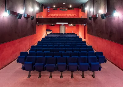 Vue de face de la salle du cinéma Le LUX Bellac